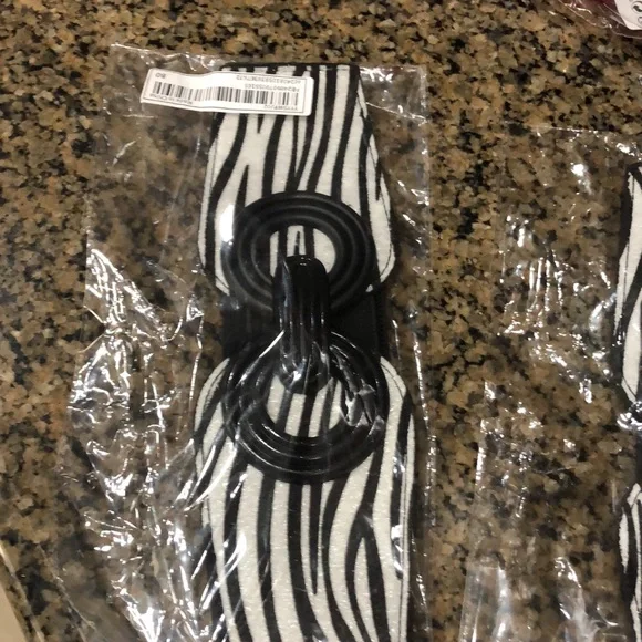 0- 3 .Stylish Black and White Zebra waistband Print Belt synthetic fur. - Picture 6 of 11